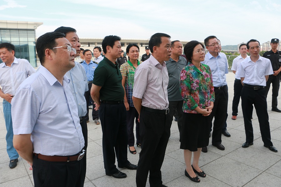 景德鎮市委副書(shū)記、市長(cháng)梅亦參觀(guān)考察上饒市綜合交通樞紐